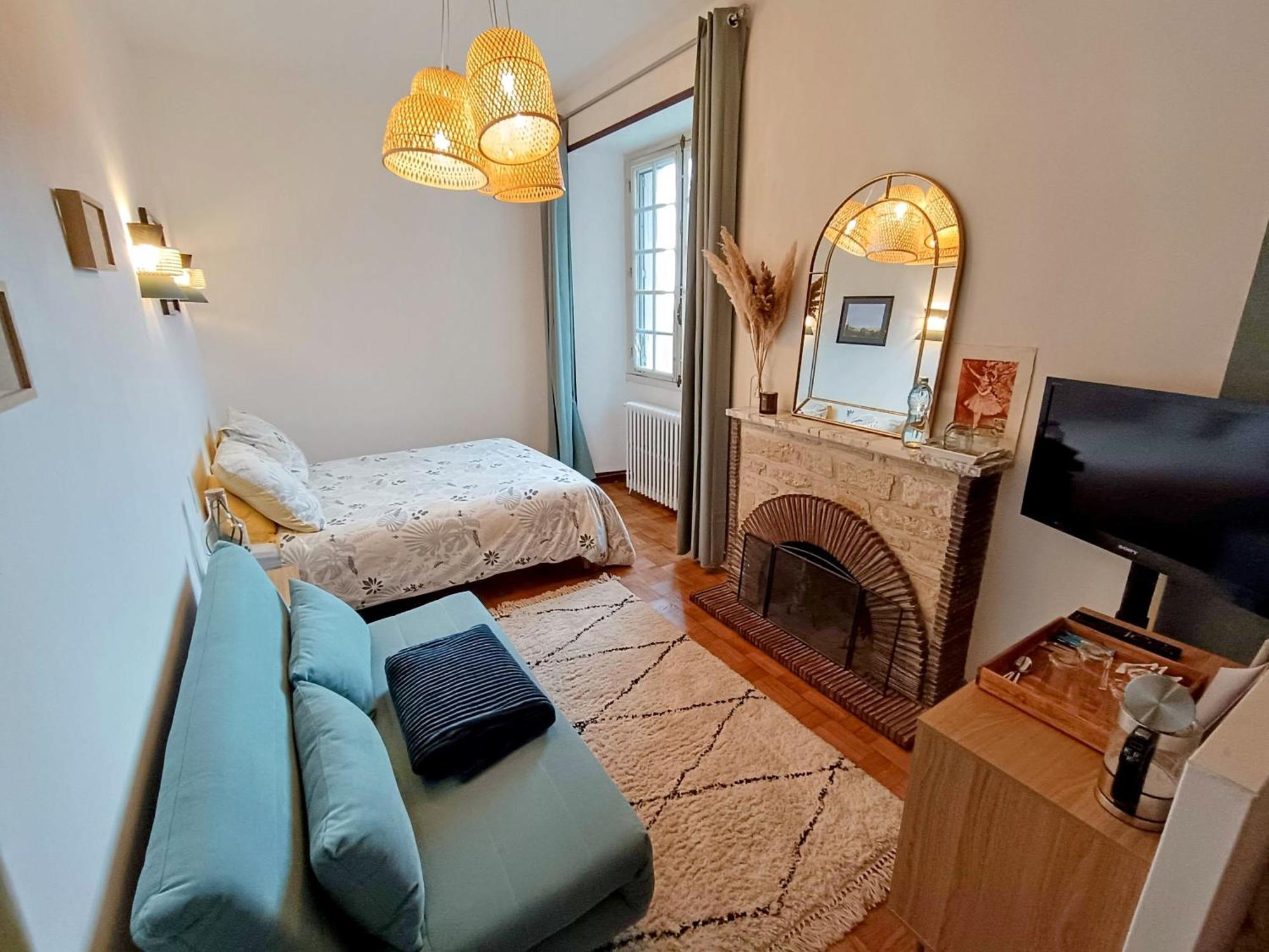 Bed and Breakfast La Fontaine Du Mas Thiviers Exterior foto